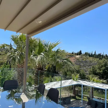 Fuer 6 Personen Und 2 In Lefkada Tsoukaládhes